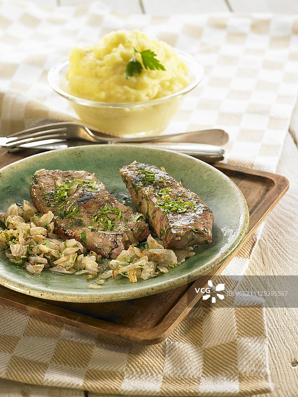 洋葱欧芹小牛肉肝图片素材