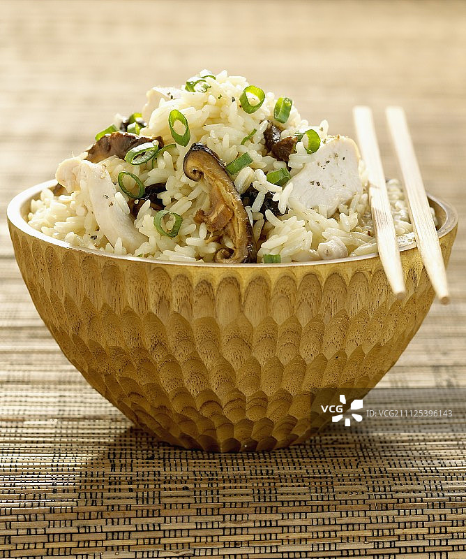 香菇滑鸡饭图片素材