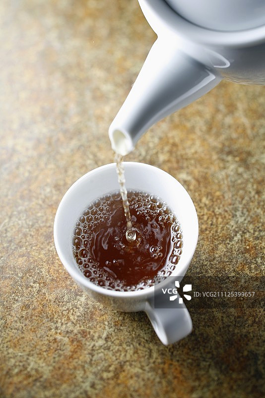 倒入祁门红茶图片素材