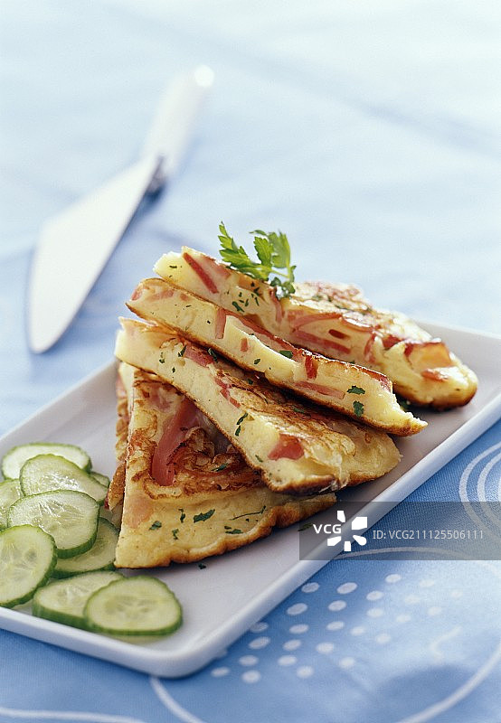 火腿奶酪薄饼（主题：家庭餐）图片素材