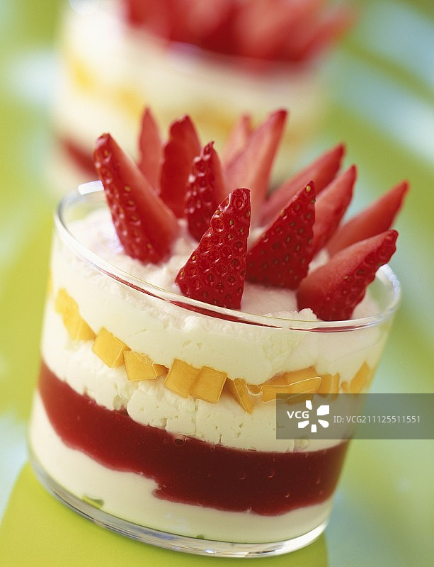 夏季水果意式奶酪图片素材