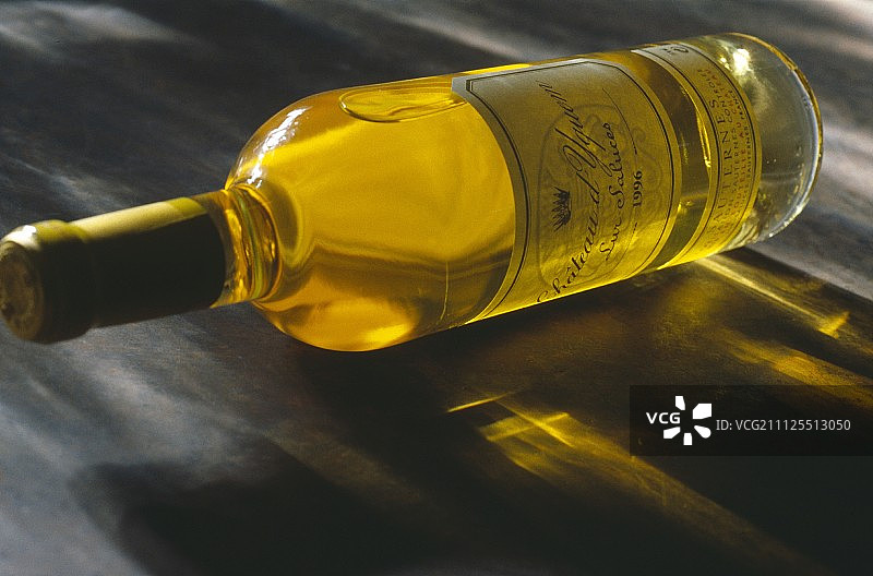1996年伊甘酒庄葡萄酒瓶图片素材