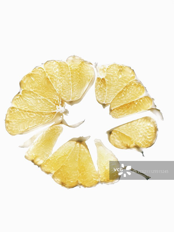 白色背景上的柚子果肉图片素材