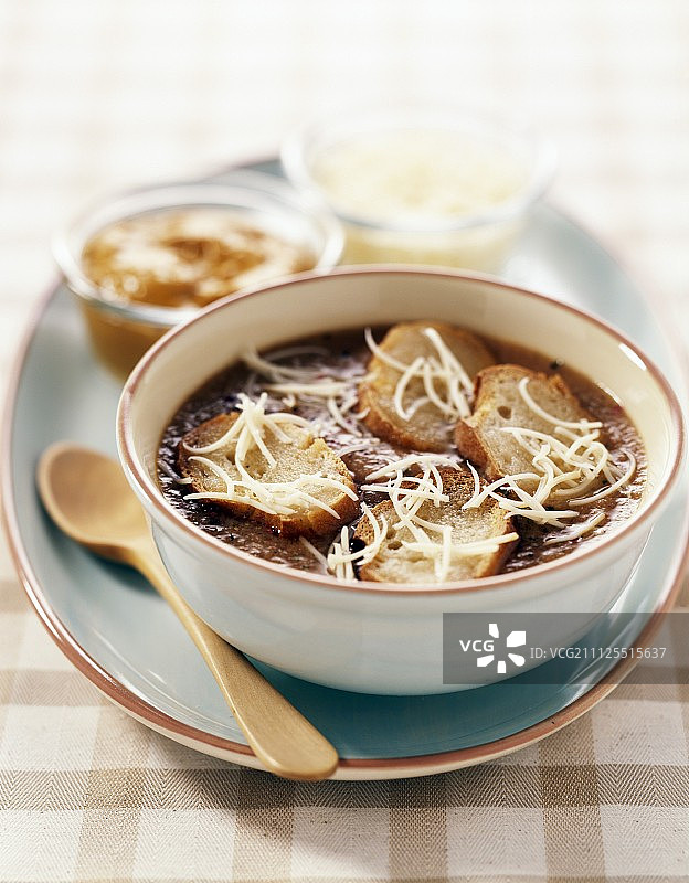 马赛鱼汤配蒜蓉酱图片素材