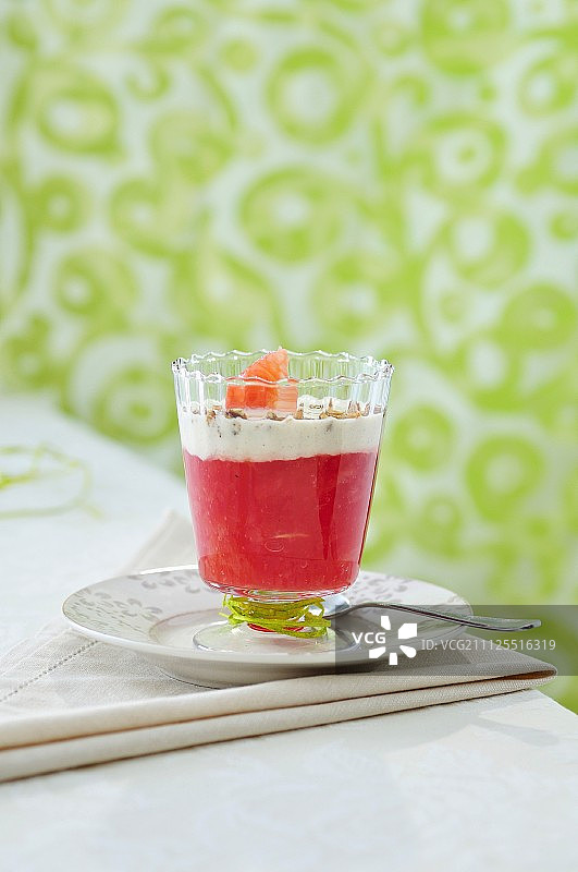 粉红葡萄柚奶油甜点图片素材