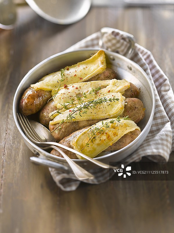 特鲁瓦烤昂杜耶特香肠配莫城布里干酪图片素材