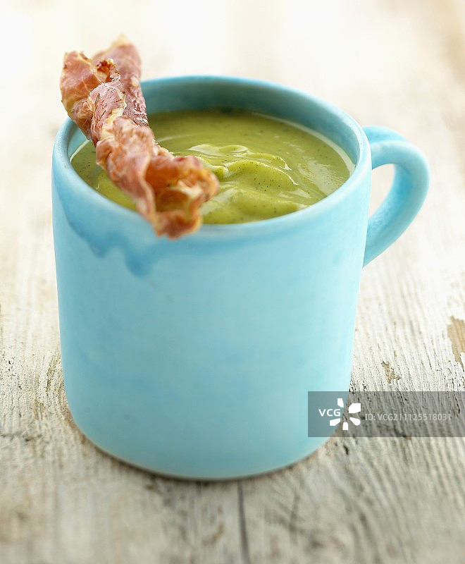 冷奶油西葫芦配腌肉图片素材