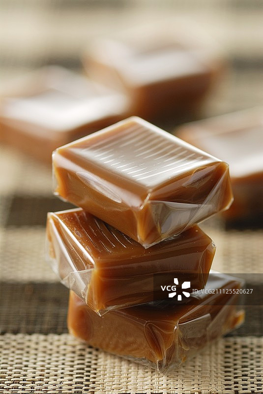 堆放的焦糖图片素材