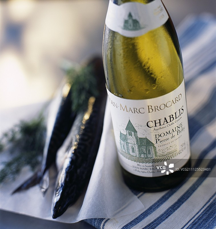 夏布利酒瓶图片素材
