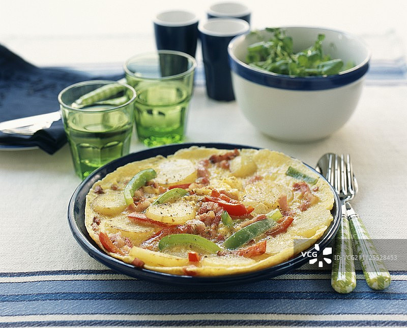 马铃薯培根辣椒披萨图片素材