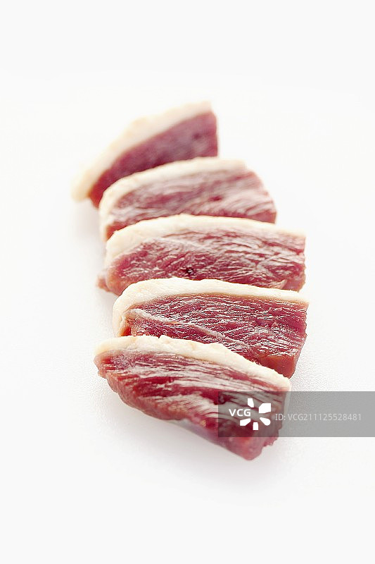切块的生鸭胸肉图片素材