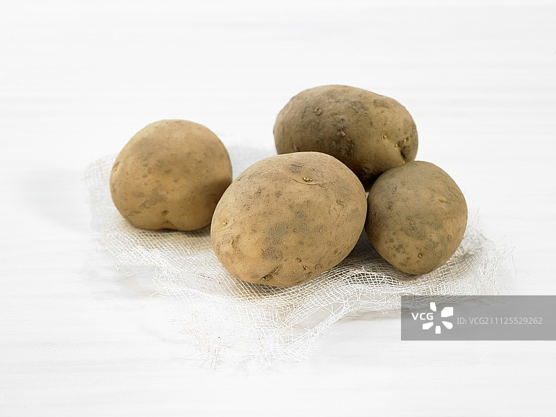 白色背景上的克内贝克土豆图片素材