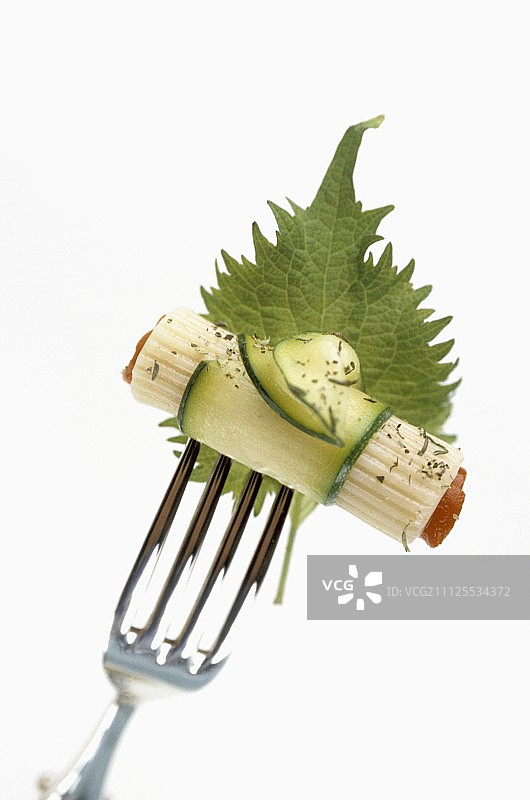 叉子、意大利面和西葫芦图片素材