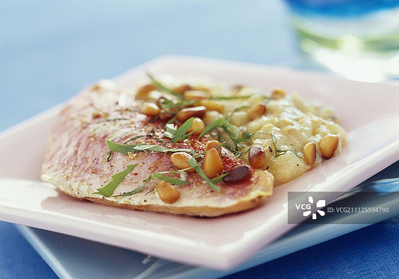 配茄泥的秋姑鱼图片素材