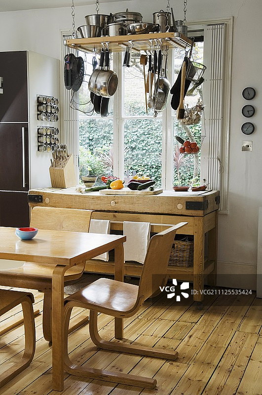 斯堪的纳维亚风格的餐厅图片素材