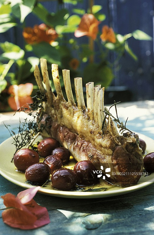 带小李子的羊排图片素材