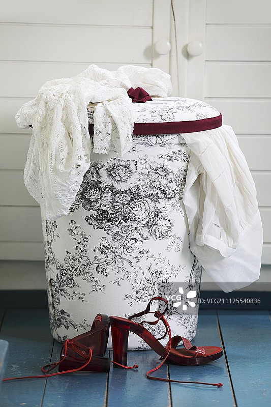 手缝茹伊印花布洗衣篮图片素材