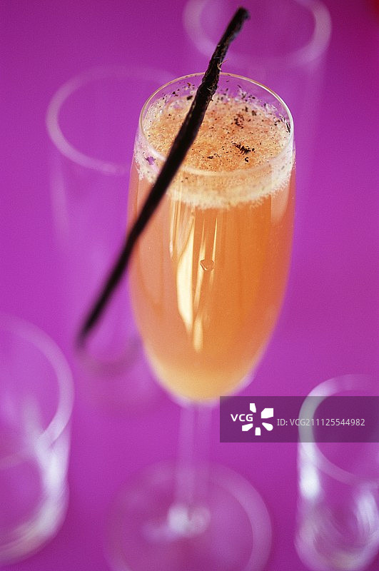 橙子和香草香槟鸡尾酒图片素材