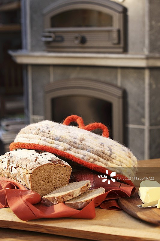 手工钩针毡面包罩图片素材