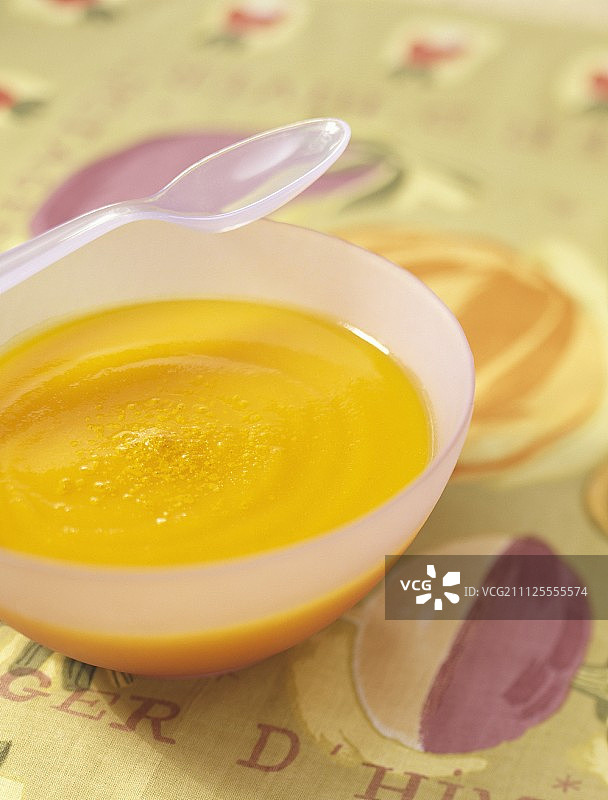 红栗南瓜姜黄汤图片素材