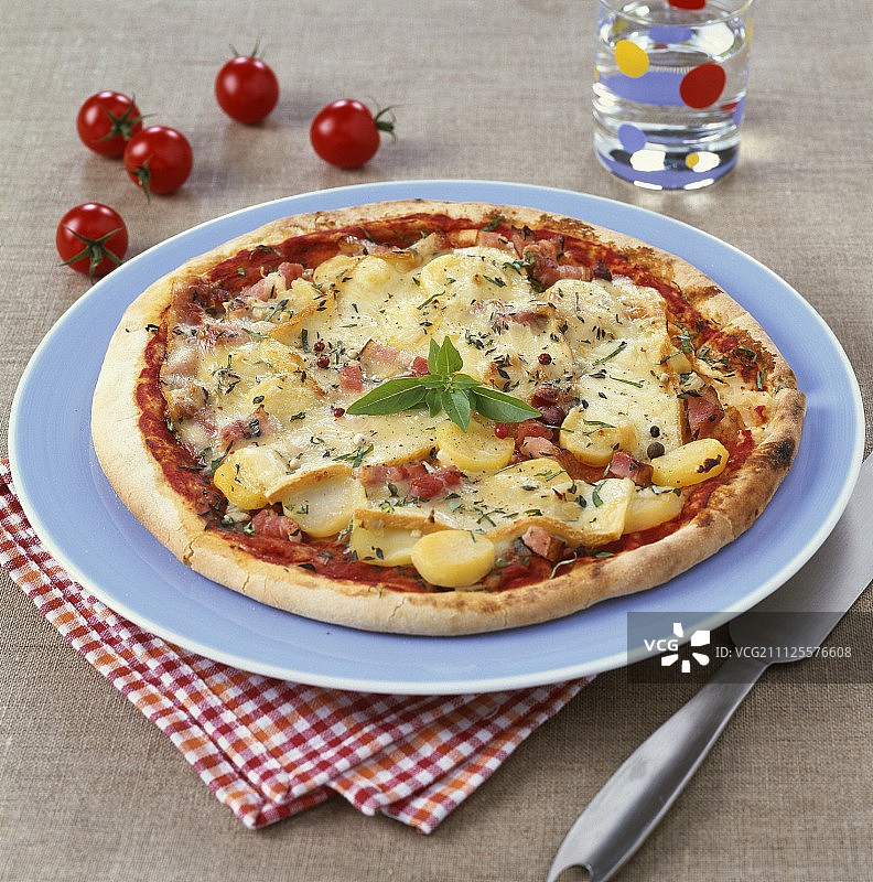 马铃薯披萨图片素材