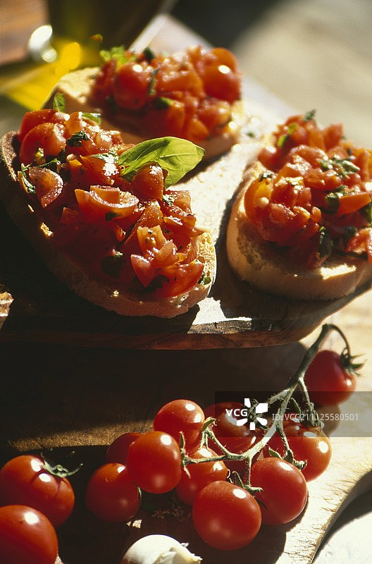 新鲜番茄意式烤面包图片素材