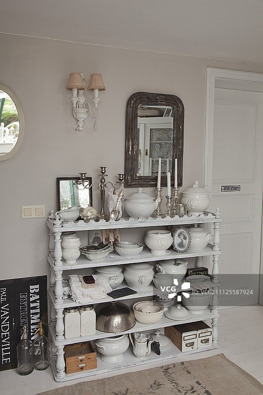 白色木架雕花餐具合集图片素材