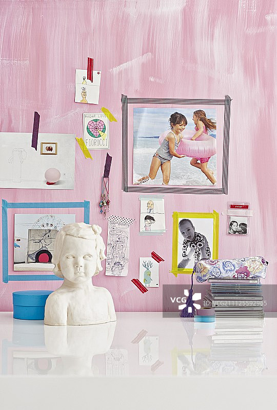 带有和纸胶带相框的手工软木板图片素材