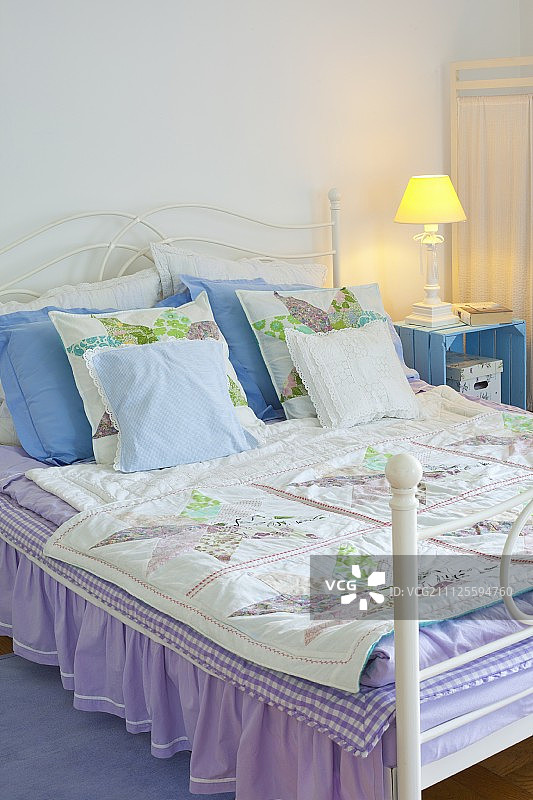 浪漫双人床图片素材