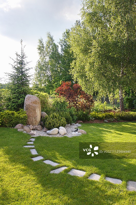 草坪花园置石汀步图片素材