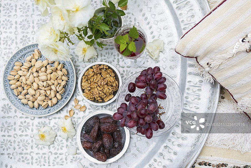 东方野餐银色托盘套装图片素材