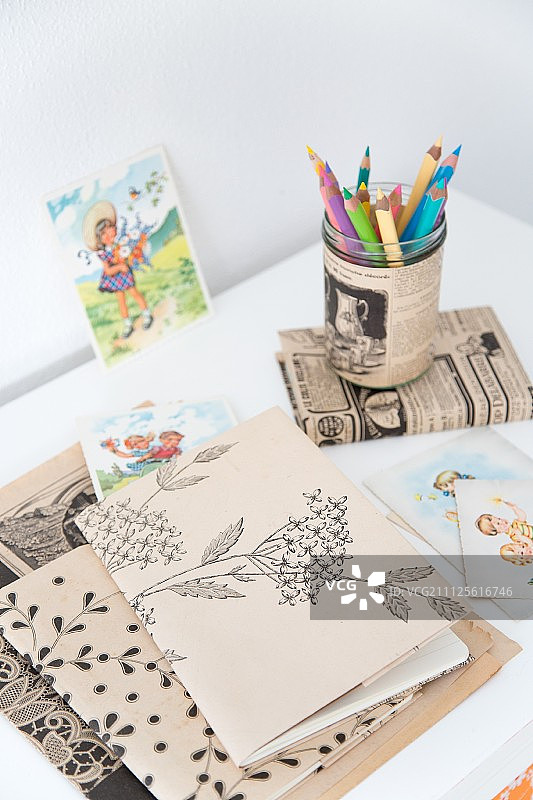 复古杂志风笔记本图片素材