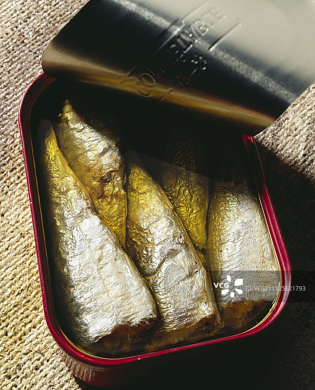 油浸沙丁鱼罐头图片素材