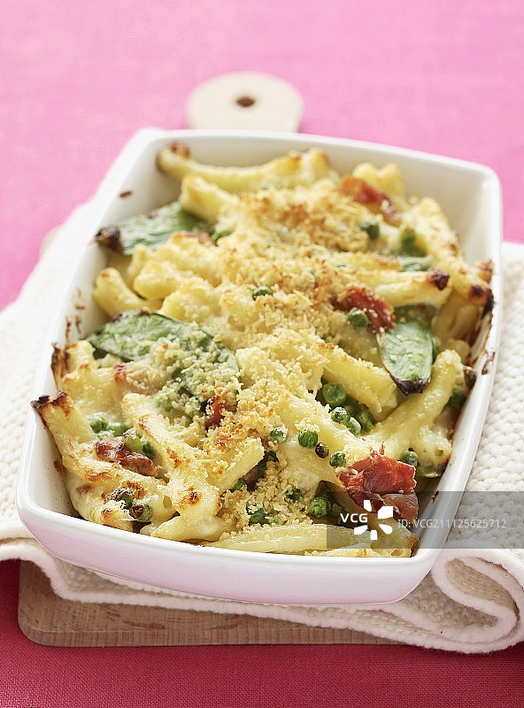 卡萨雷奇意面与豌豆焗饭图片素材