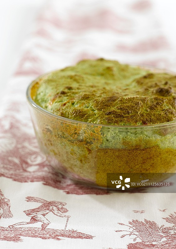 豆瓣菜烟熏牛肉马苏里拉奶酪舒芙蕾图片素材
