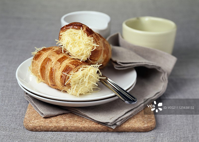 奶酪馅千层酥卷图片素材