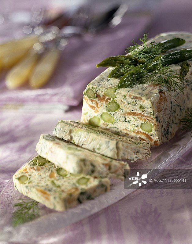 芦笋和三文鱼冻糕图片素材