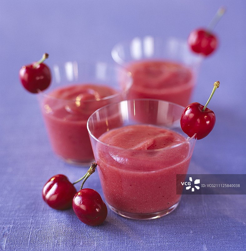 姜味炖樱桃和苹果图片素材