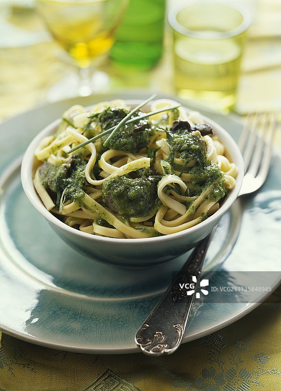 意式鲜虾宽面图片素材