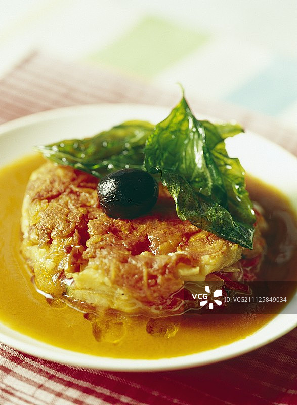 尼斯油封蔬菜配西班牙冷汤图片素材