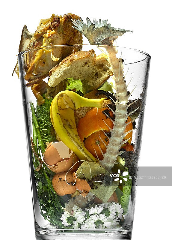 装满食物垃圾的垃圾桶图片素材