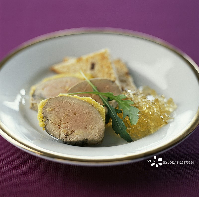 配有冻胶的切片鹅肝图片素材