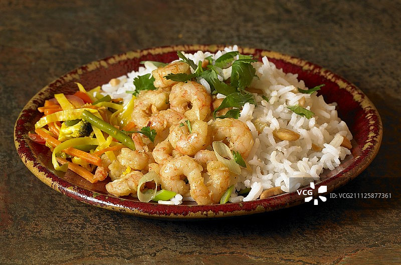 蔬菜咖喱虾配米饭图片素材