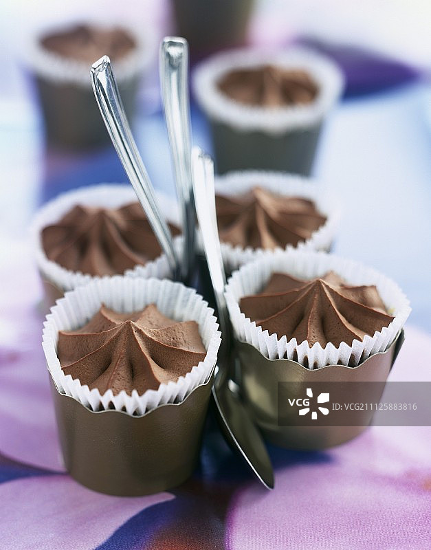 巧克力慕斯小纸杯图片素材