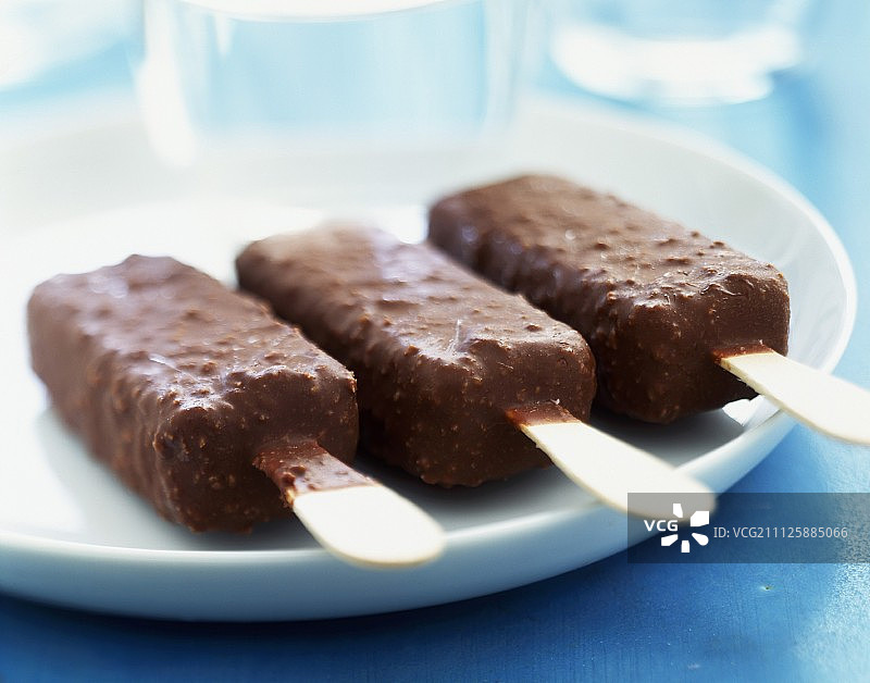 牛奶巧克力冰淇淋棒图片素材