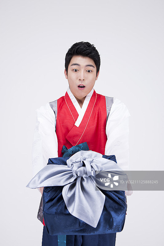 身穿韩国传统服装“韩服”外出 037图片素材