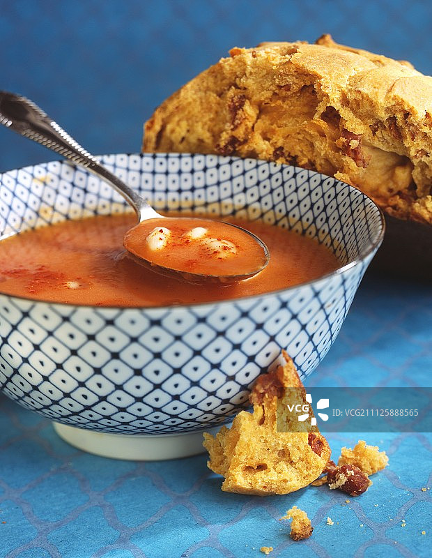 青菜汤配玉米面包图片素材