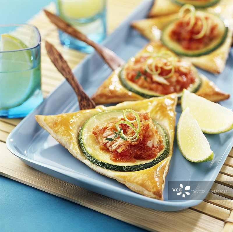西葫芦蟹肉酥皮三角形图片素材