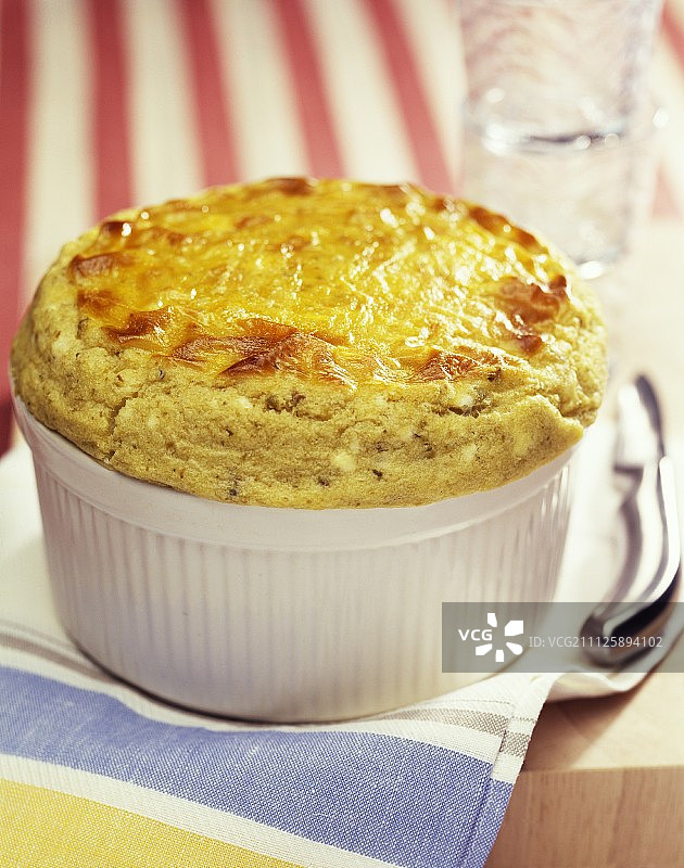 马铃薯和瓦朗赛奶酪舒芙蕾图片素材