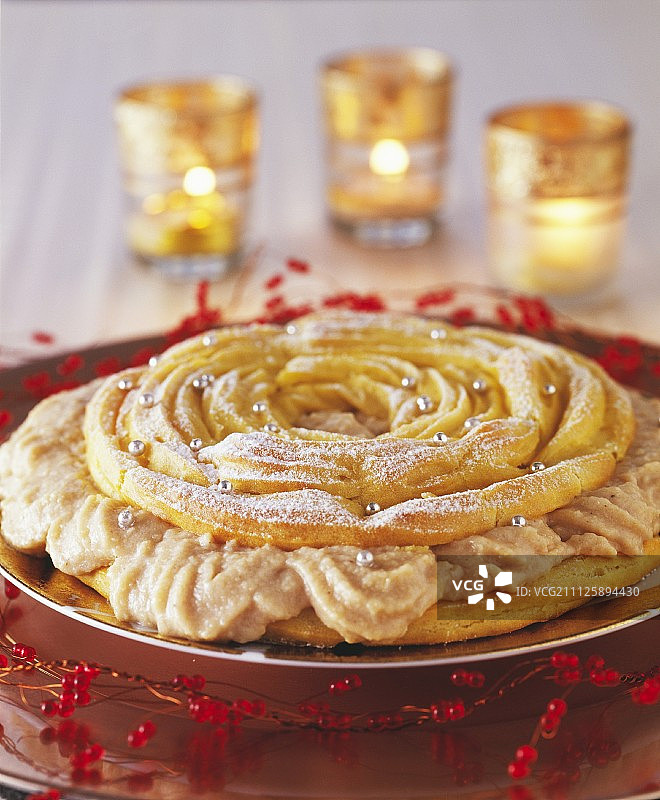 圣诞节chestnut-flavored Paris-Brest图片素材